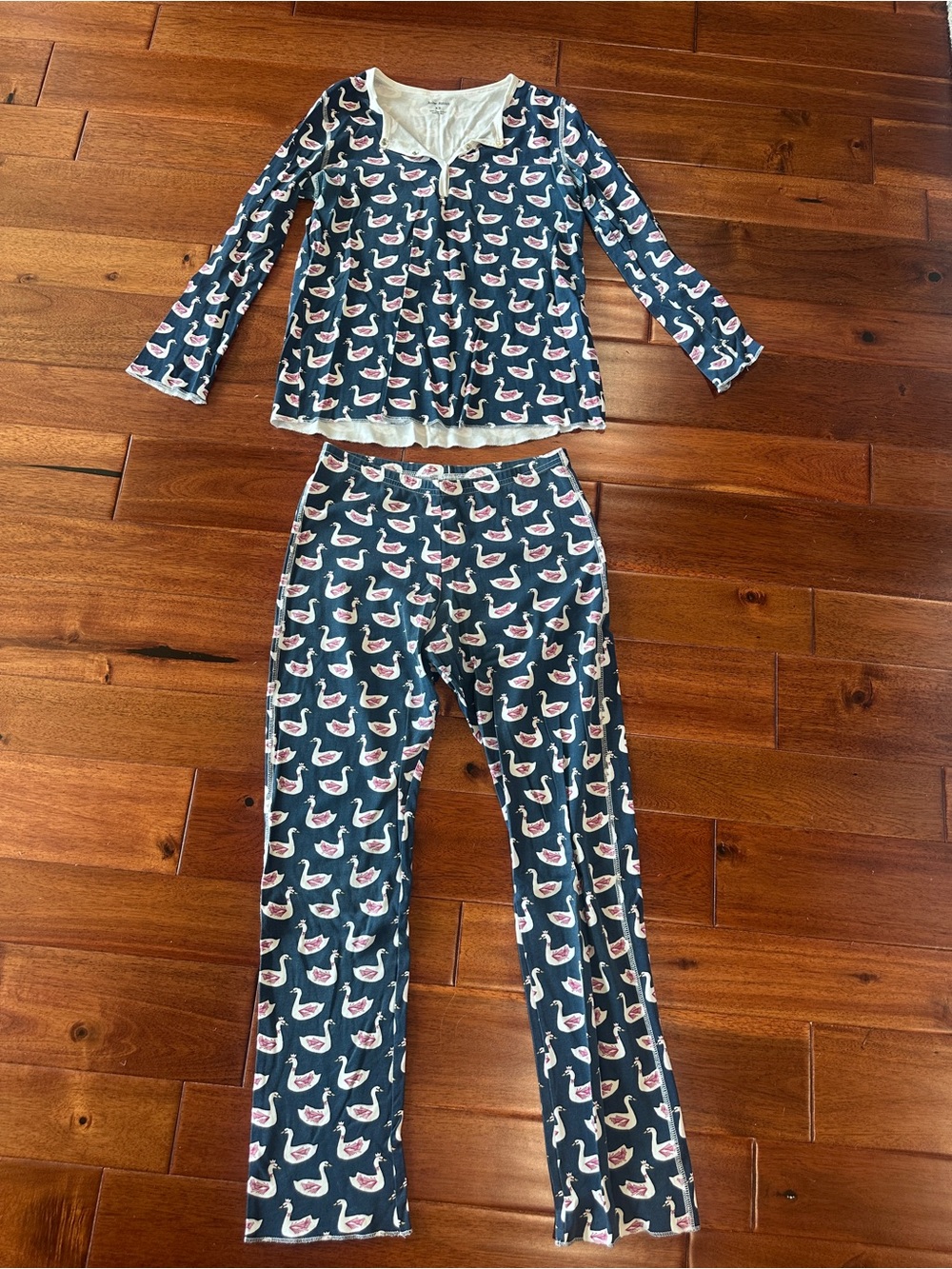 Women’s Swan Pajama Set